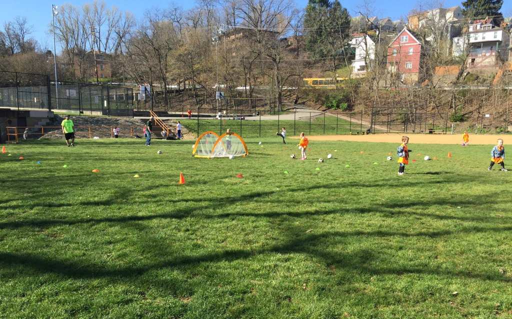 Kids practicing soccer at Magee Park, 16 April 2016 (photo by Patrick Hassett)
