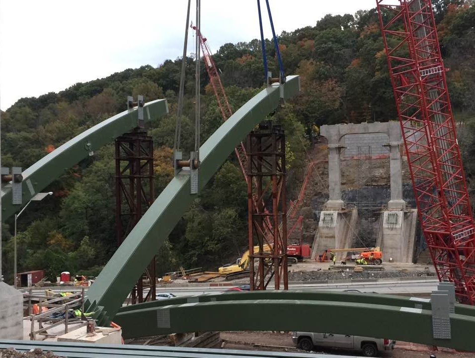Steel is going up on the beautiful new Greenfield Bridge, 26 Oct 2016 (photo by Pat Hassett)