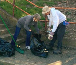 Picking up trash at Magee Field (April 16, 2016,photo by Patrick Hassett)