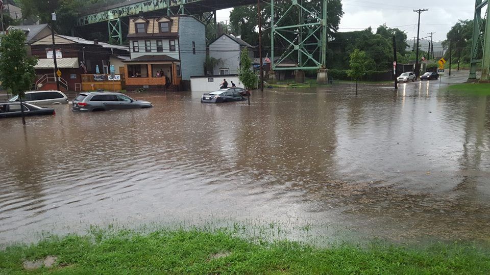 Flash flood caused by sewer overflow in The Run, 28 Aug 2016 (photo by Justin Macey)