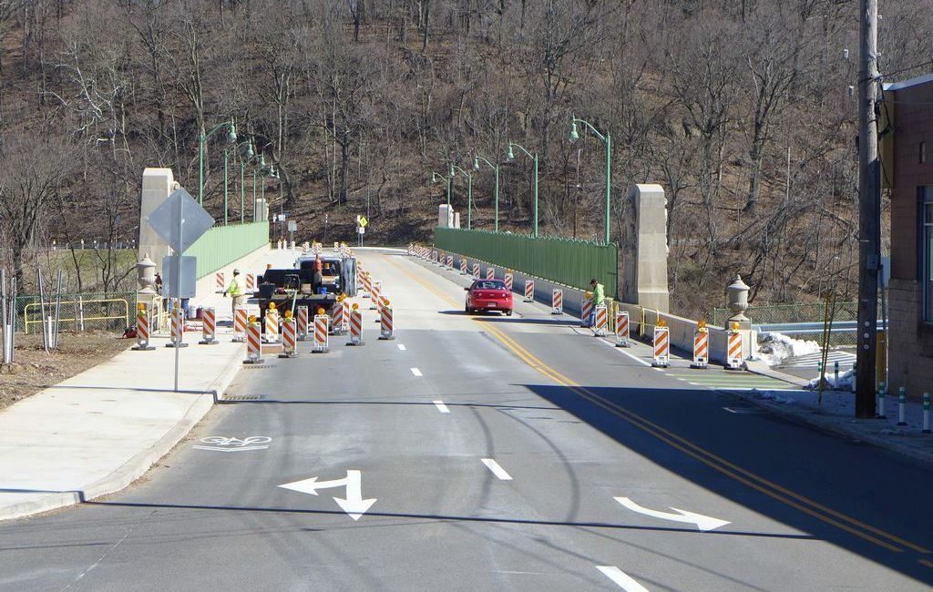 Greenfield Bridge lane restriction to install the pedestrian railings, late March 2018